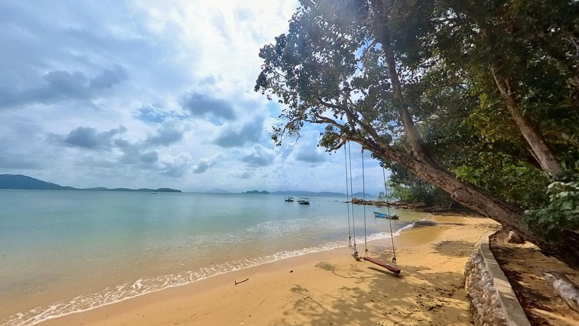 Phayamas Private Beach Resort And Island Brew - Adults Only Koh Phayam Bagian luar foto