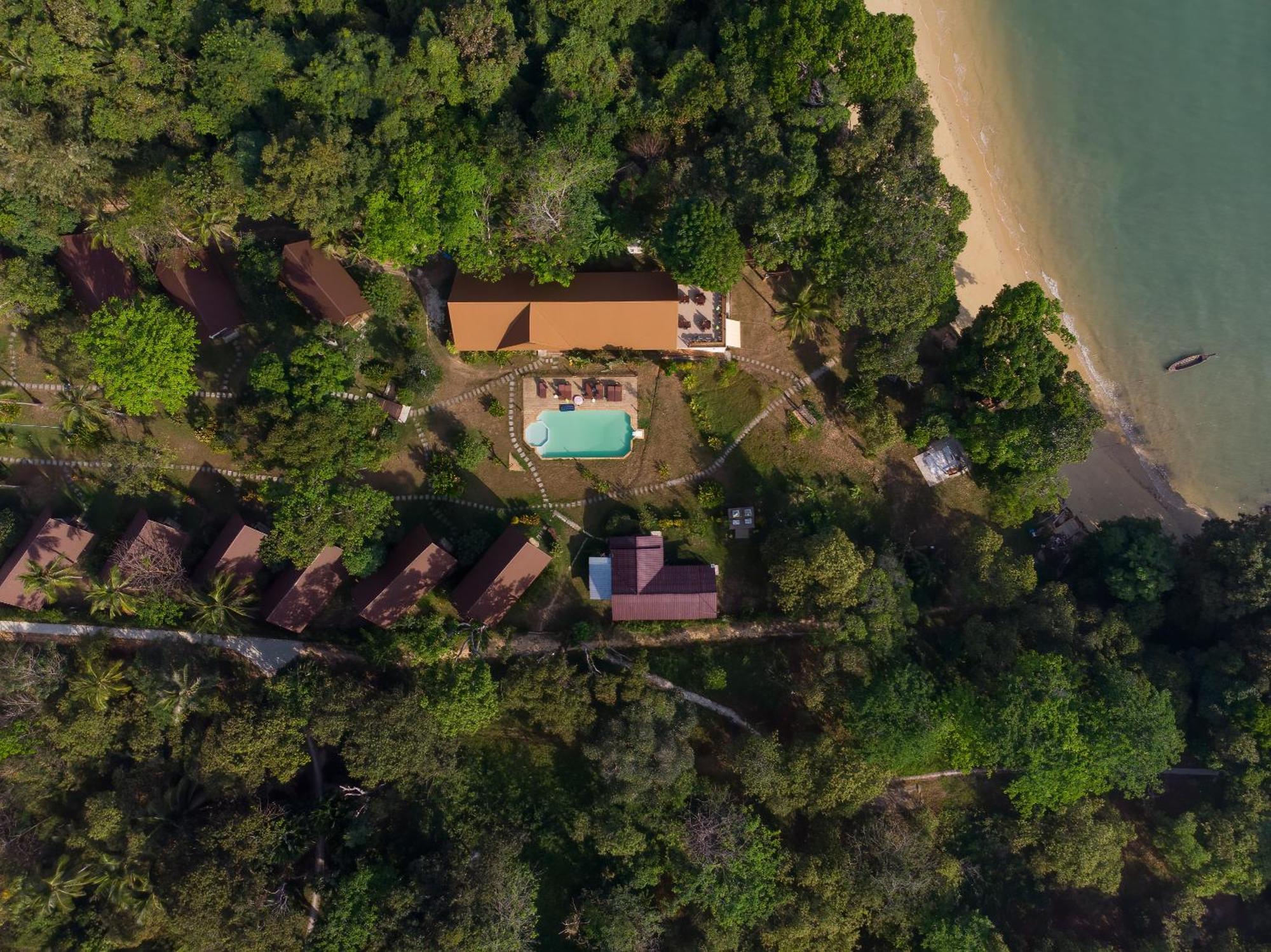 Phayamas Private Beach Resort And Island Brew - Adults Only Koh Phayam Bagian luar foto