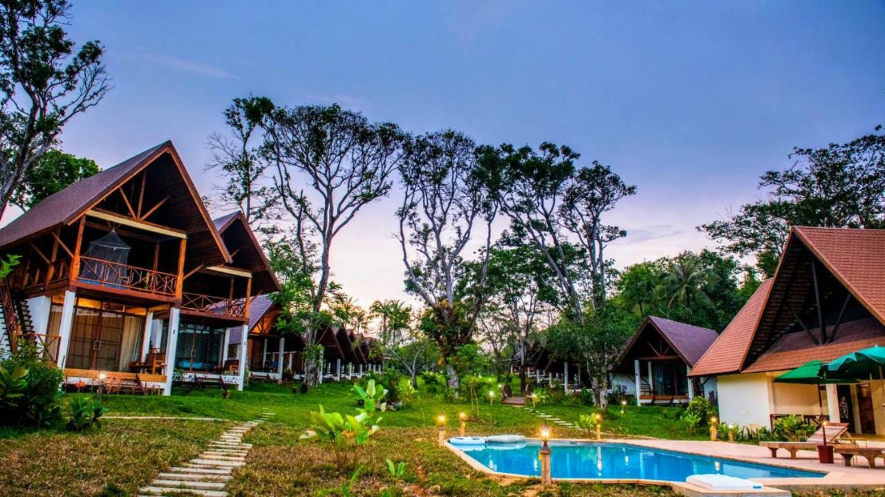 Phayamas Private Beach Resort And Island Brew - Adults Only Koh Phayam Bagian luar foto