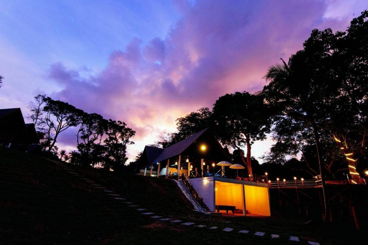 Phayamas Private Beach Resort And Island Brew - Adults Only Koh Phayam Bagian luar foto